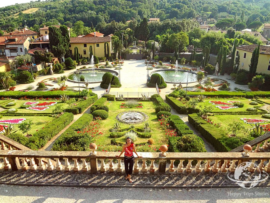 The garden of villa Garzoni in Collodi is an extremely suitable place for engagement